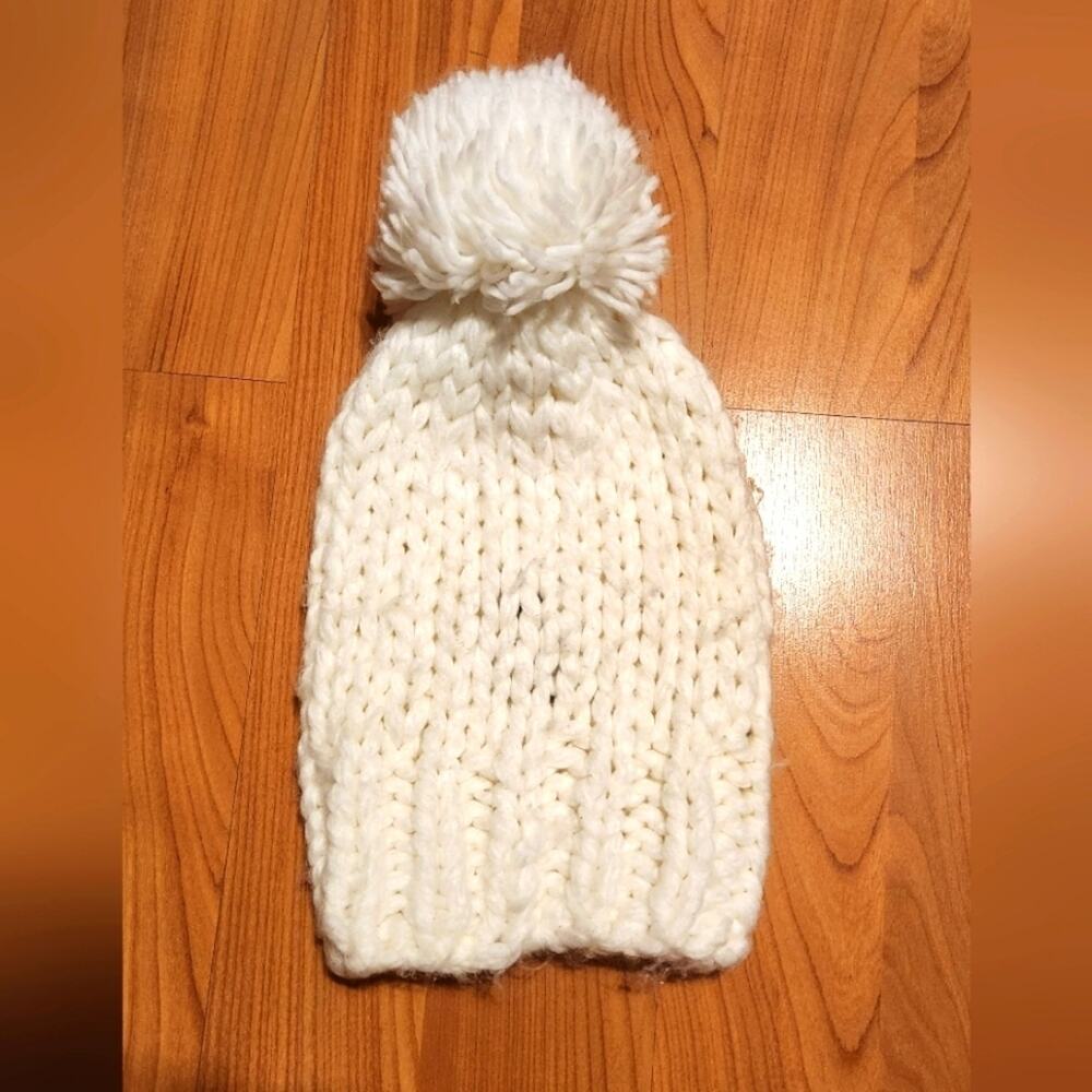 White Crochet Snowball Beanie Onesize GUC